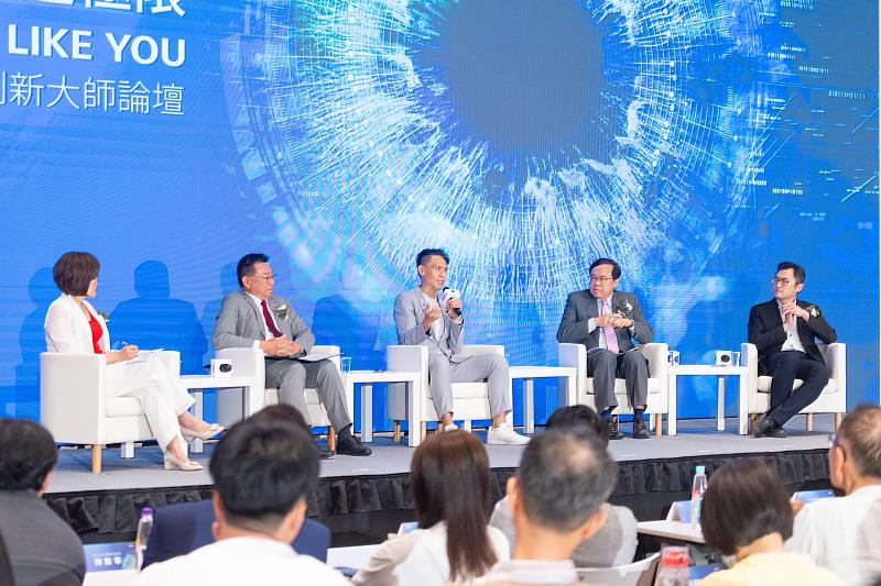 圖說 蔡司舉辦「科技新視界 人才創新大師論壇」，讓經驗傳承、觀點交鋒，激發新世代對未來職涯的想像與勇氣，鼓勵青年主動探索未知、開創視界
