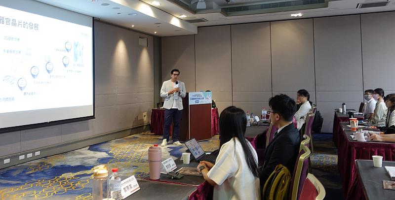 圖三：諭泰生技鄭景家博士後研究員分享器官晶片技術之研究成果及產業應用。