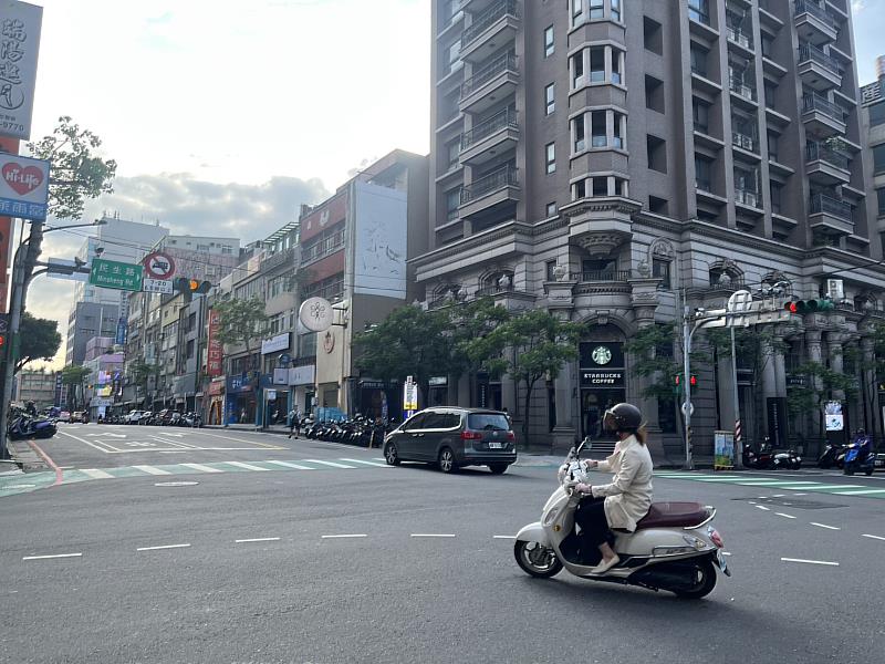 桃園站前生活圈相較於桃園其他重劃區，仍可以找到房價相對親民的物件。