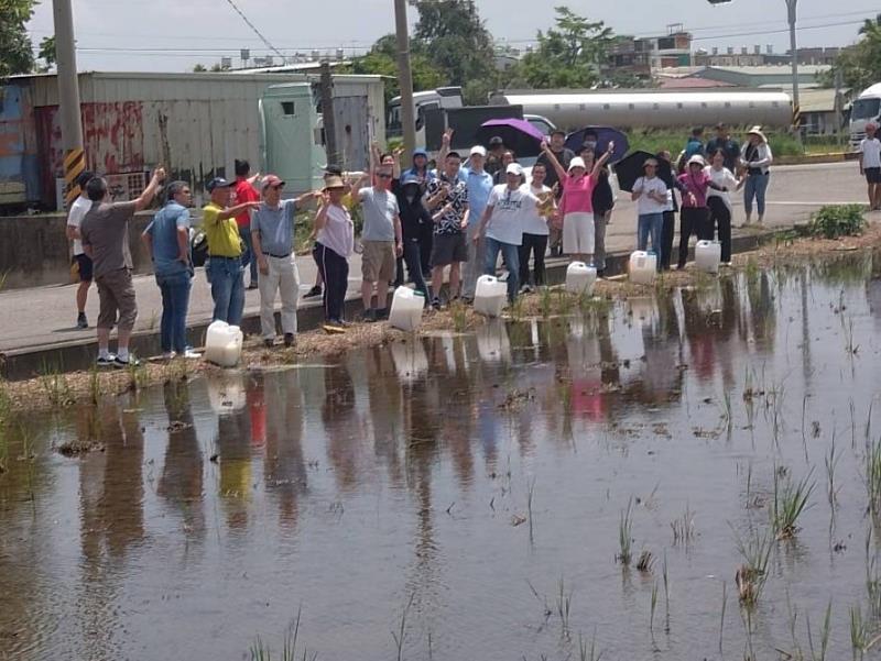 嘉縣攜手企業推廣稻草分解菌,不露天焚燒維護好空氣