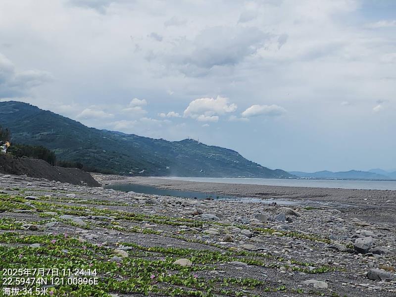 薇帕颱風外圍環流影響，臺東縣列入大豪雨地區，原公告開放徒手自由撿拾漂流木自即日起自動失效