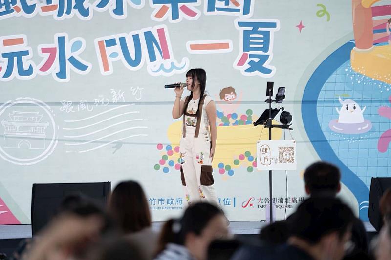 活動中有精彩的歌唱表演等節目