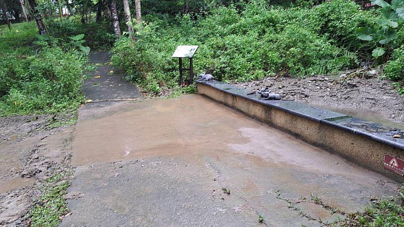 園區人員已將12生肖步道溢流土石清理完畢