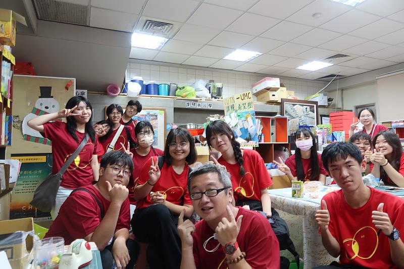 課輔團隊教師還特別在出發前，設計兩館遊戲解謎任務，讓全車學員共同協力完成闖關挑戰