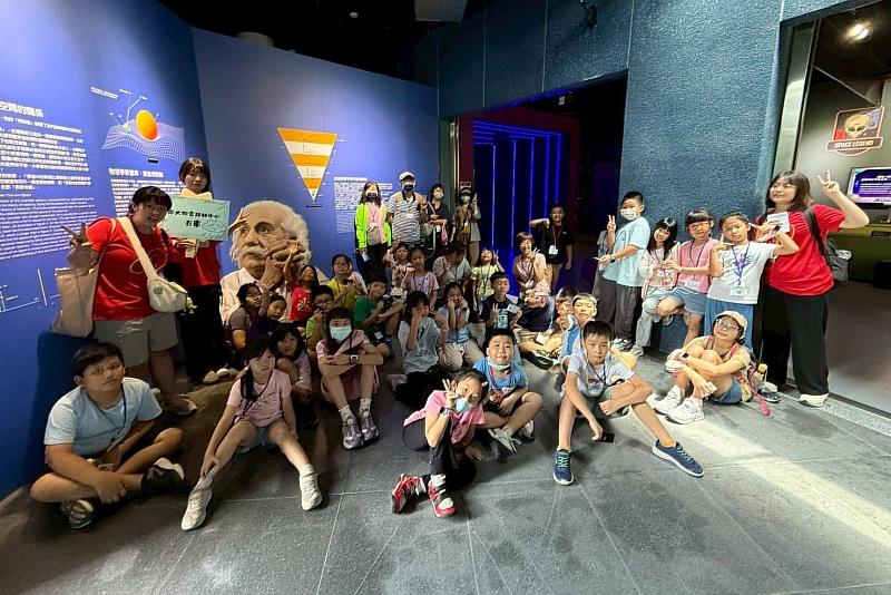 南大聯電課輔中心低年級學生於天文館探究科學