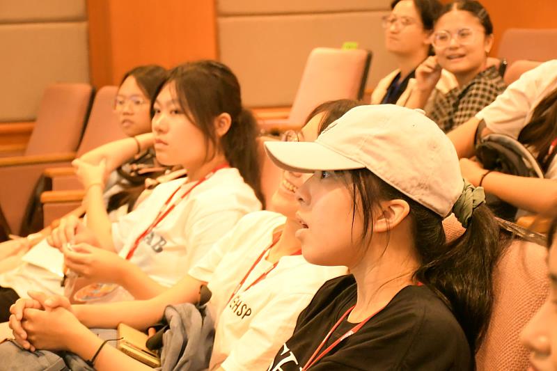 南大行管系營隊這場企業參訪透過真實產業案例幫助學生學習企業經營與品牌策略，強化產業敏感度與行銷思維