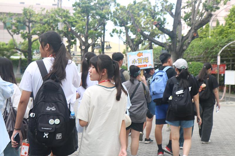 南大行管系暑期高中營隊，在暑假期間帶領全台高中學生深入體驗公共事務與產業實務，並特別安排學員前往統一企業股份有限公司參訪