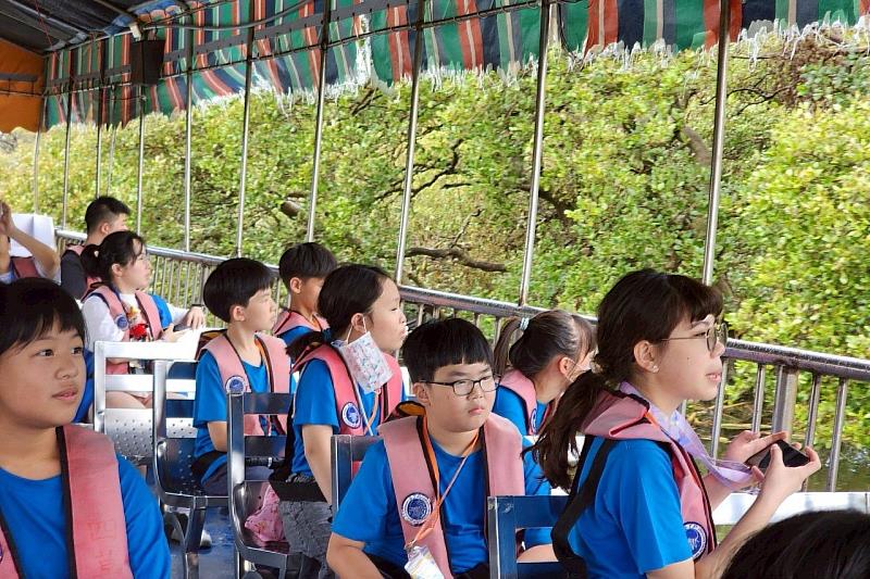 南大資優營帶領學生走訪臺江生態探索濕地保育的重要性