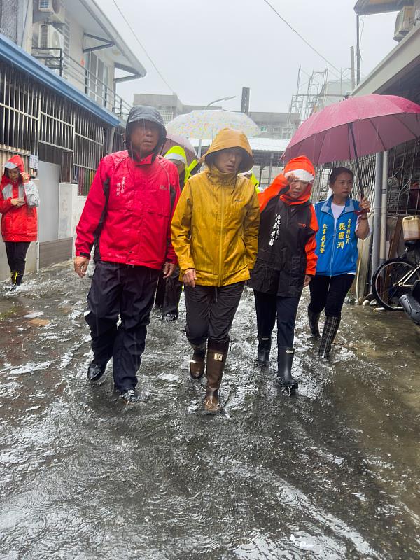 臺東市多處低窪地區再現積水　縣長饒慶鈴率隊勘災研議改善對策