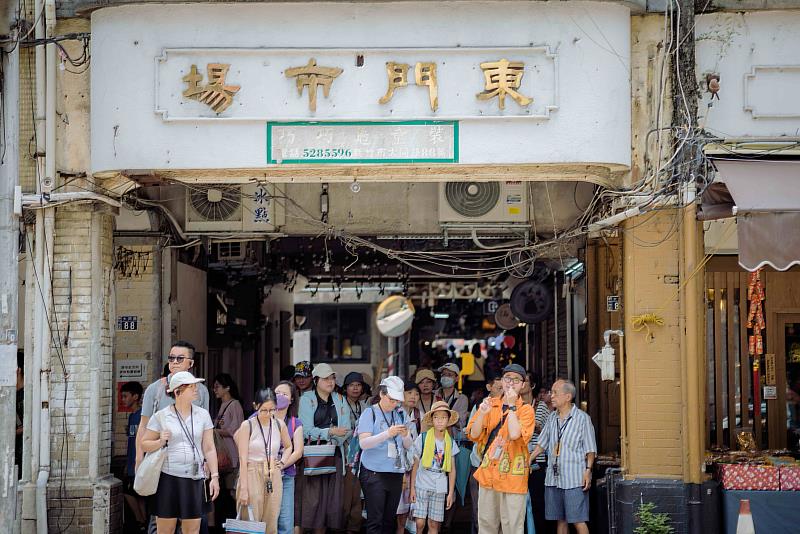 工藝行旅走進山城與巷弄，串聯全臺工藝據點、文化場域與地方風景，打造獨一無二的旅遊路線。