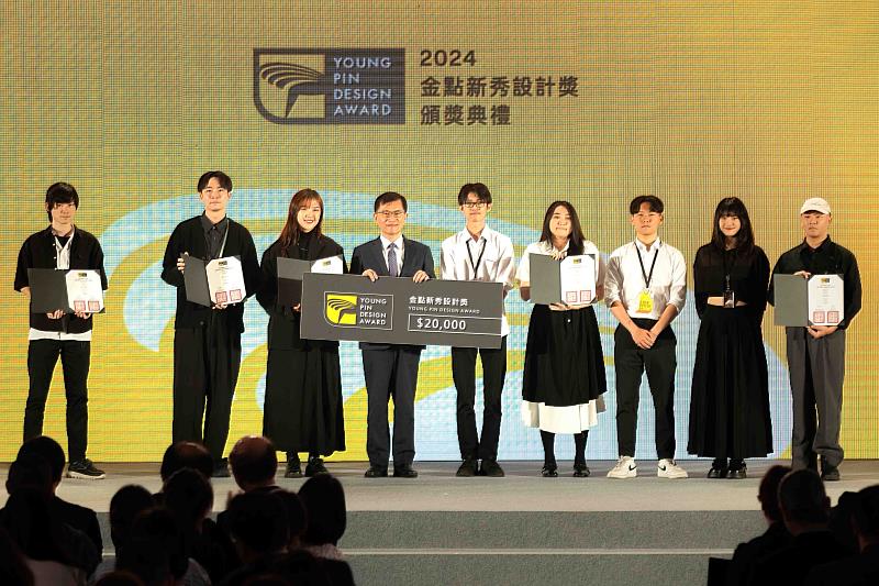 林泓儒學生以作品「LRP輕型救援平台」獲得金點設計獎評審青睞，獲得金點新秀設。