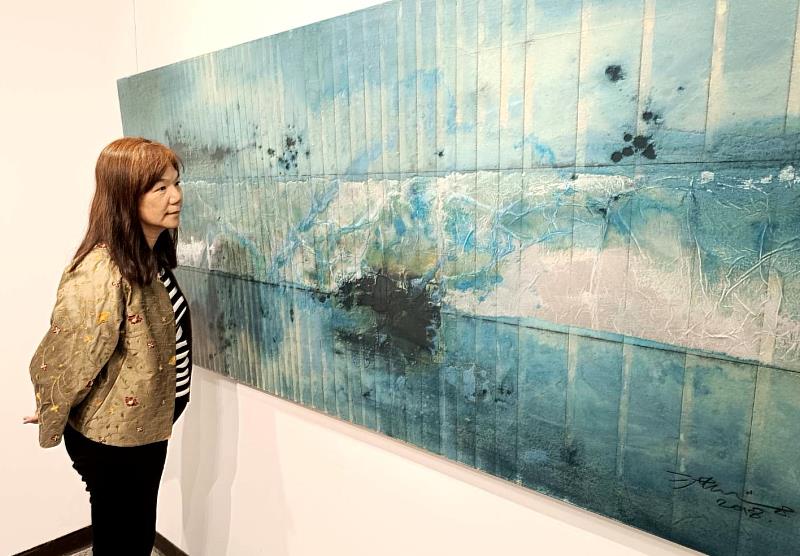 洪明爵人類世之下多元共生個展，呈現海洋 家鄉濃濃情感。