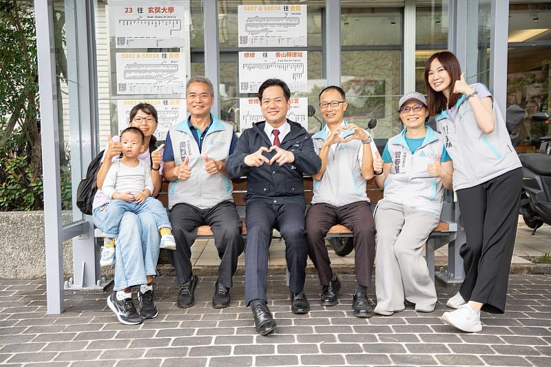 新竹市中華路4至6段增加19座公車候車亭,打造友善舒適的候車環境。