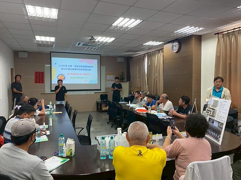 高科大養殖系透過專題演講與產學交流過程,分享友善養殖管理與複合光合菌應用技術,並以實際案例分享相關技術開發與產業推動輔導成果。