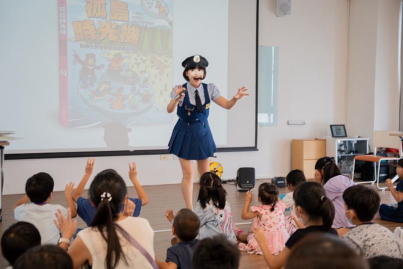 臺東教育博覽會精彩開跑　達克比現身說故事 親子共學同樂 歡迎全國家庭探索四大主題場域！