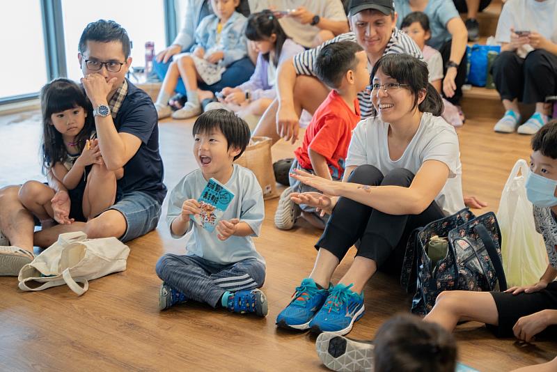 臺東教育博覽會精彩開跑　達克比現身說故事 親子共學同樂 歡迎全國家庭探索四大主題場域！