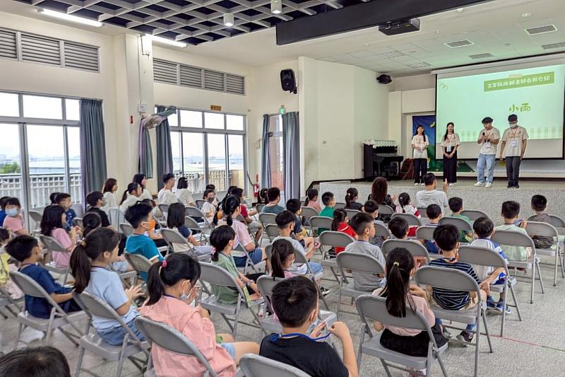 南大多位師資生表示，此次駐校服務讓他們深刻體認到教學現場的真實挑戰，包含秩序管理、情緒引導與臨場應變等面向，皆與模擬教學截然不同