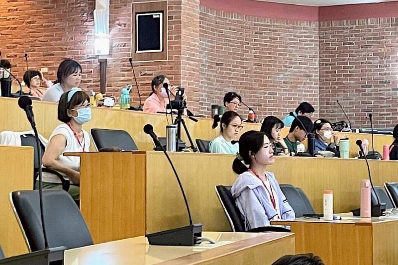 本次活動規劃四場主題演講,內容涵蓋AI數位應用、兒童繪讀本教學、台語吟唱與高中國文的臺灣漢詩教學等面向,全面展現臺灣漢詩豐富而多元的教學資源與現代應用