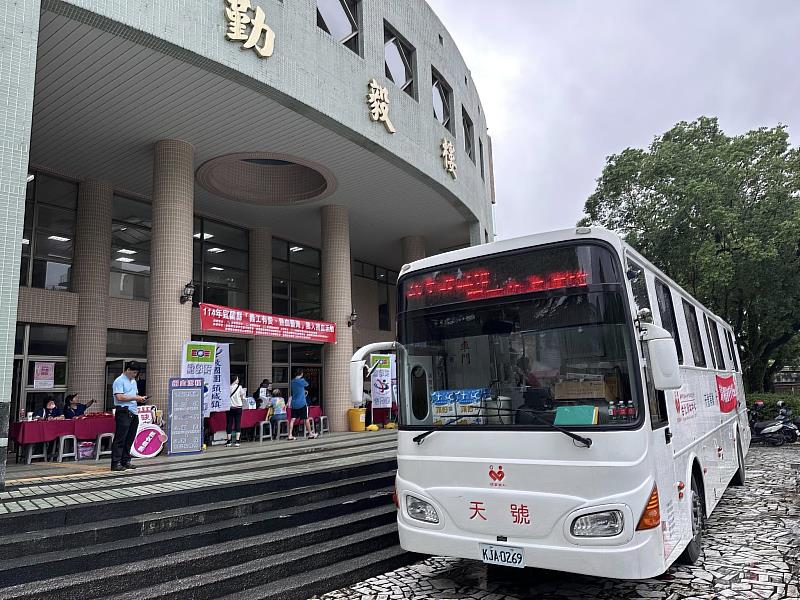 114年救國團宜蘭縣「義工有愛、熱血臺灣」萬人捐血活動風雨中熱血登場