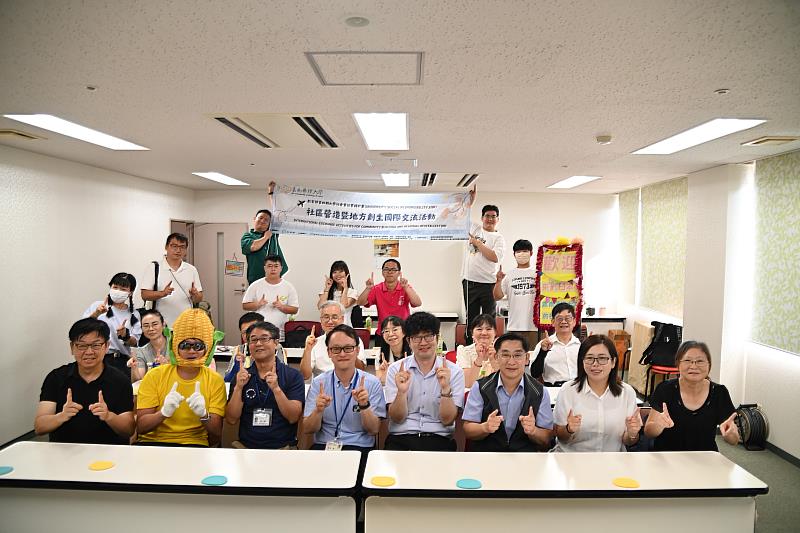 與社會福祉法人喜久壽」照服機構人員交流後進行大合照