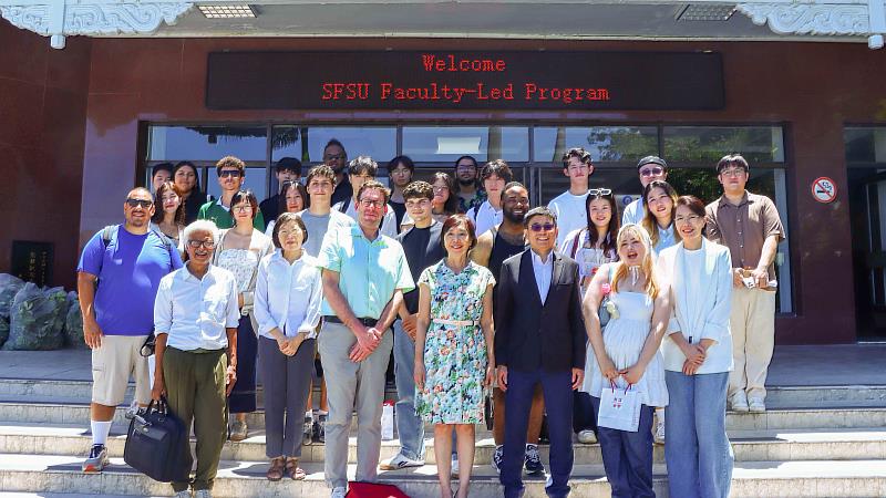 國際事務學院外交系邀請舊金山州立大學國際關係學系副教授Dr. Scott Seigal，開設「全球經濟體系下的東亞角色」暑期課程。（圖／淡江大學提供）