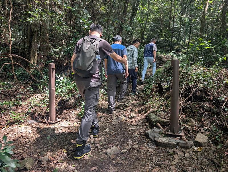 登山民眾通過人流計數器