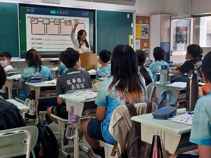 唐安渝考取高雄市、嘉義市及臺南市英語教師。透過活動提高學童課堂參與。