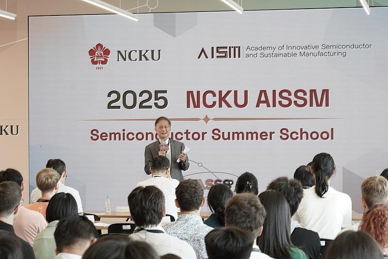 半導體學院許渭州副院長歡迎學員來台並期許收穫豐碩