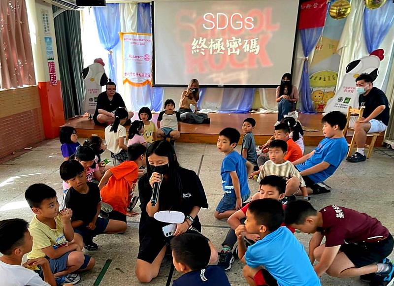 景文科大攜手基隆尚仁國小辦搖滾小英雄夏令營