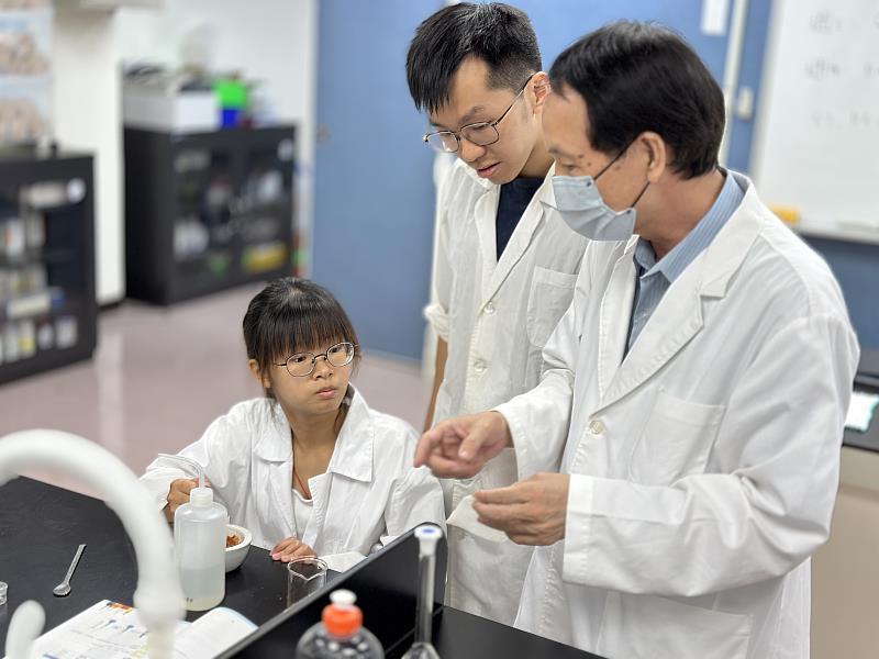 同學實際進行操作
