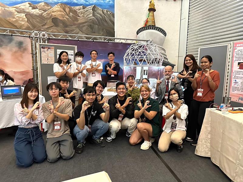 東海國際學院再傳佳績，多位學生錄取世界百大名校，包括密西根、墨爾本、曼徹斯特等一流大學以及獎學金肯定。