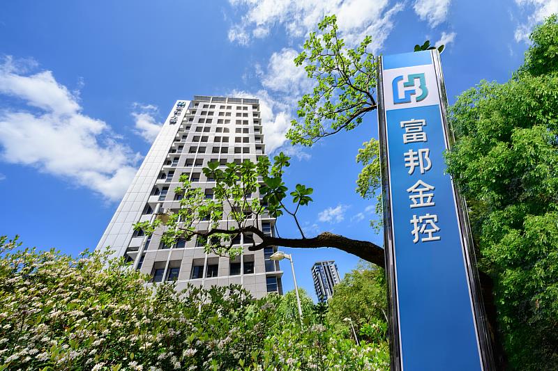 圖說:富邦金控24日宣布捐款2,000萬協助丹娜絲風災重建。
