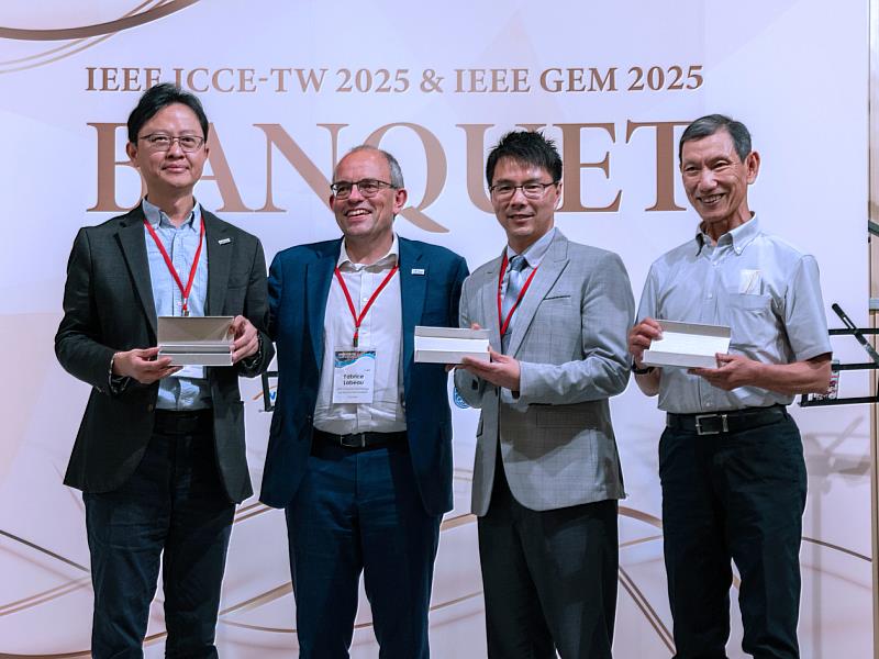IEEE Consumer Technology Society (IEEE CTSoc)旗下重要的二個旗艦會議台灣消費電子國際研討會(ICCE-TW)及國際電競、娛樂科技暨多媒體技術研討會(GEM)，今(2025)年在高雄會師，國立高雄科技大學電資學院、管理學院聯手籌辦，展現台灣在消費性電子、電競與娛樂科技領域的快速成長與國際地位的提升。圖左起：高科大資管系特聘教授蘇國瑋、IEEE CTSoc現任主席Fabrice Labeau、高科大電子系教授張萬榮、成大電機系教授楊竹星。