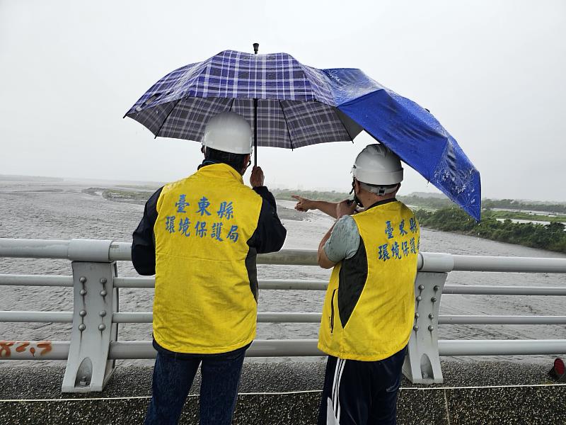 薇帕颱風挾帶豪雨毀卑南溪水覆蓋區 臺東縣政府即刻投入搶修 呼籲做好防塵防護