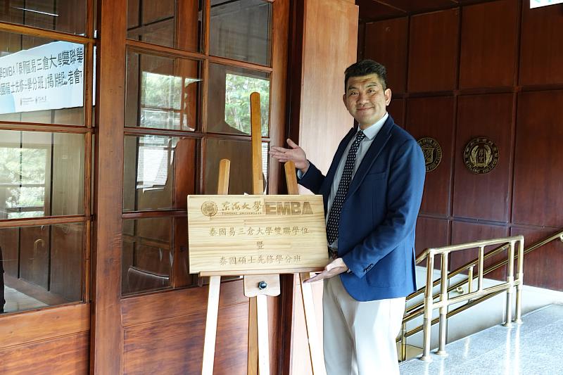 謝宗順主任曾任新加坡南洋管理學院院長與泰國易三倉大學亞洲創新學院副院長，對東南亞教育與台商脈絡具深刻理解。此課程專為長年在東南亞深耕的台商與第二代接班人量身打造，為長期受限語言與制度的華語經理人打開學習大門。