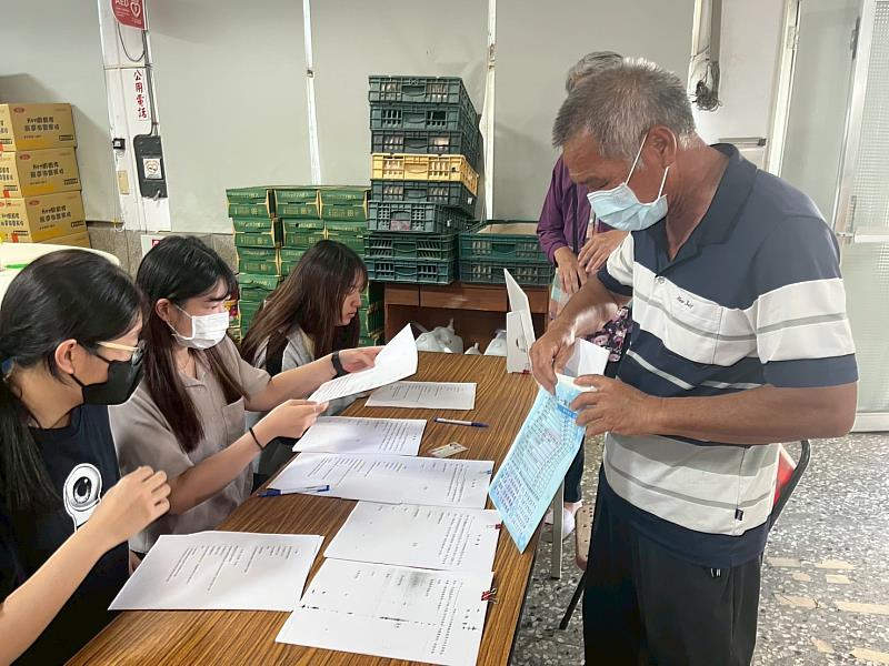 嘉義青年挺身支援,20位暑期工讀生投入災後補助工作