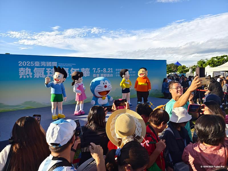 【哆啦A夢人偶見面會】來囉 7/26鹿野高台上下午各一場次 哆啦A夢、大雄、靜香、胖虎、小夫約你快閃同樂！(照片台東縣政府提供 )