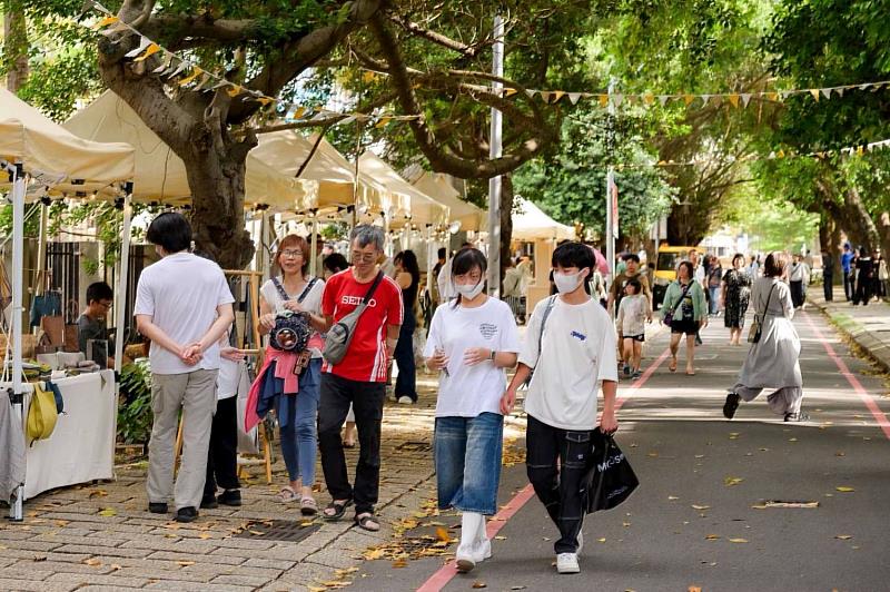 《 100進行市》文創特色市集人氣爆棚