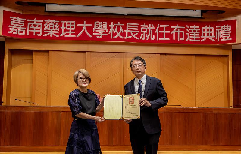 嘉藥舉辦校長真除布達典禮,由代理校長張翊峰擔任第九屆校長