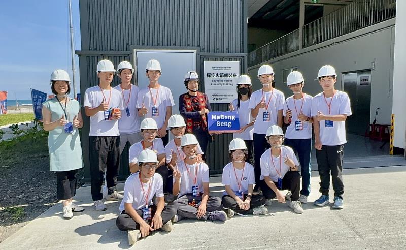 「2025臺灣盃太空競賽」臺東學子榮獲大會特別獎 饒慶鈴縣長親赴屏東 參與火箭組裝廠啟用典禮 展現對太空教育的重視