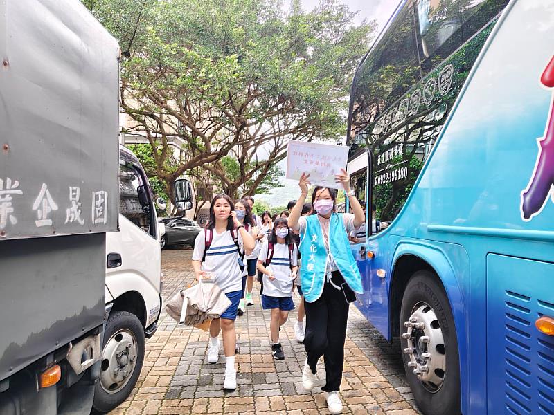 淡江高中500位師生走進文大校園。