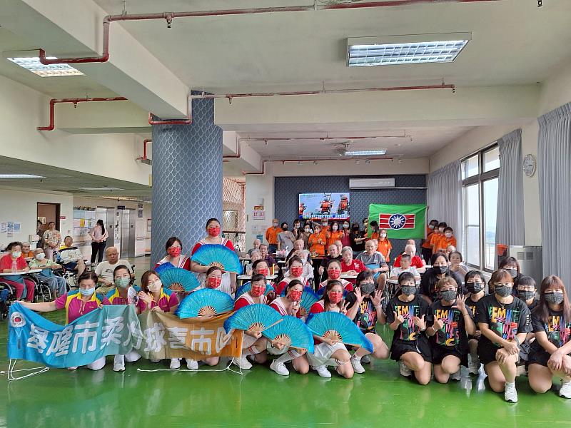 跳出活力與關懷　中山區團委會仁愛之家愛心慰訪