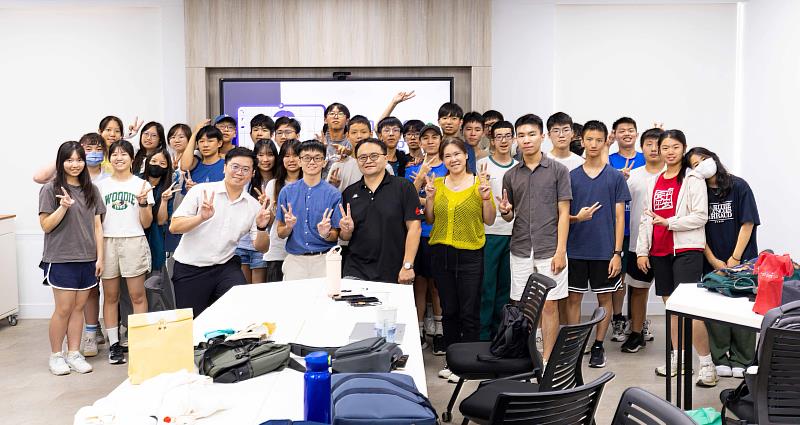 3天課程收穫滿滿，西松高中師生開心大合照。（圖／淡江大學提供）