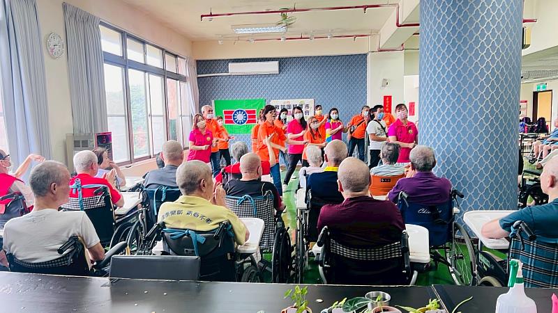 跳出活力與關懷　中山區團委會仁愛之家愛心慰訪