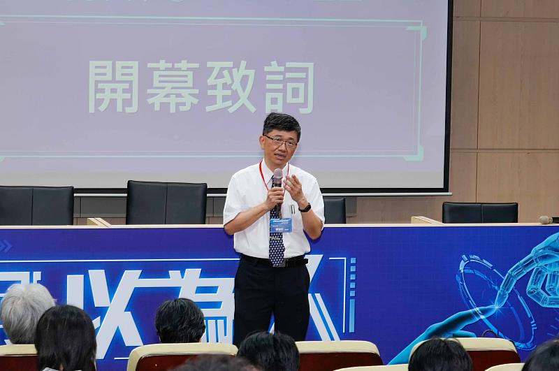 教務長楊定亞表示，學生展現出對AI未來發展的深度觀察與批判思維，也反映AI教育應不僅止於技術訓練。