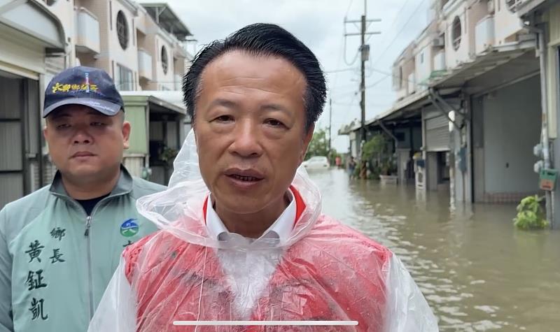嘉義縣遇強降雨多處積淹水，縣長翁章梁視察災情-2