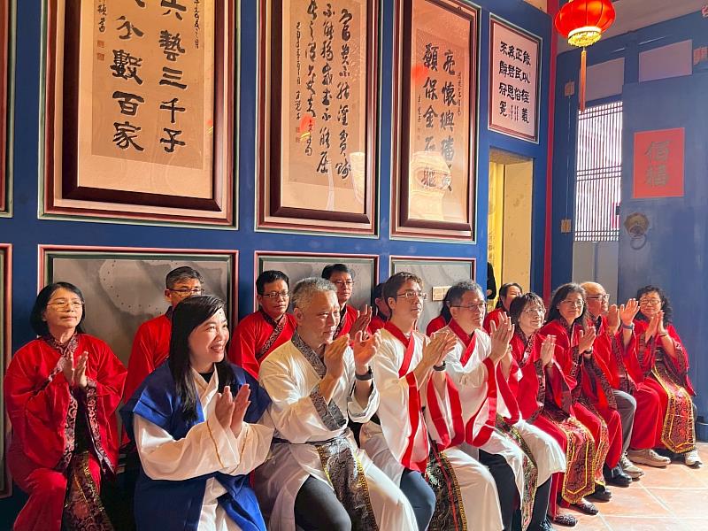 管理學院師長歡迎保金系EMBA新生加入朝陽大家庭，未來交流共學，提升理財專業與職涯競爭力。