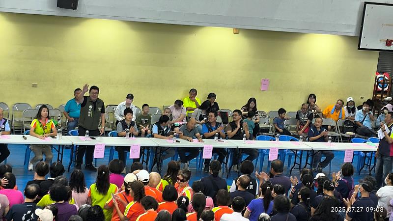 出席貴賓雲集-水上鄉體育會林鳴洲理事長揮手致意