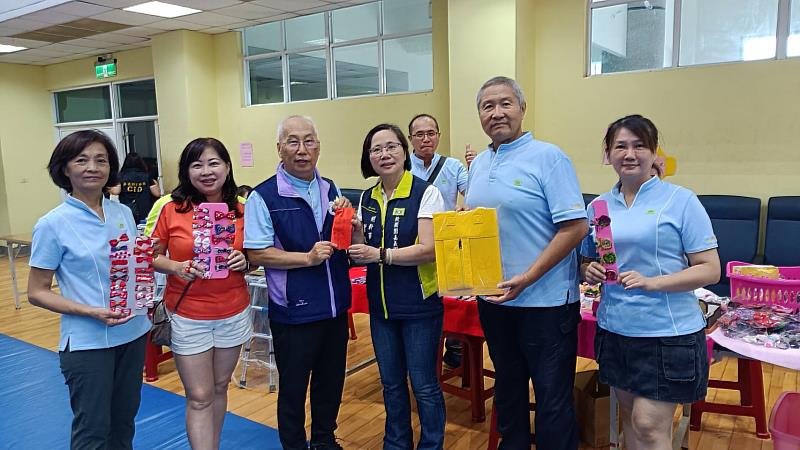 林國柱指導委員捐贈義賣所得予嘉義救國團辦理「愛.分享-聚光計畫公益活動」，幫助偏鄉學童圓夢