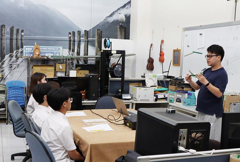 「翼想天開:我想衝上雲霄」希望建立學生建立對航太專業的基本認識。(圖/淡江大學提供)